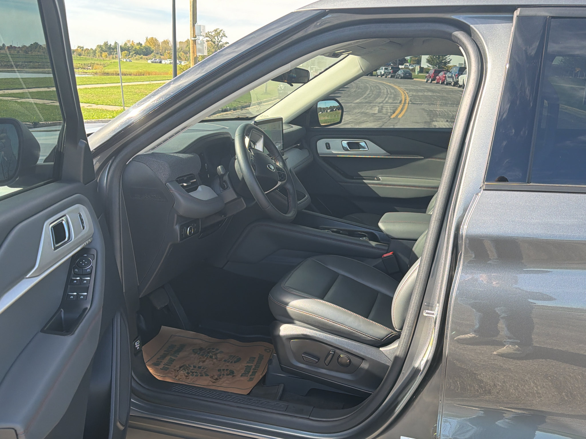 Used 2025 Ford Explorer Active w/ Active Comfort Package AWD/4WD image 10