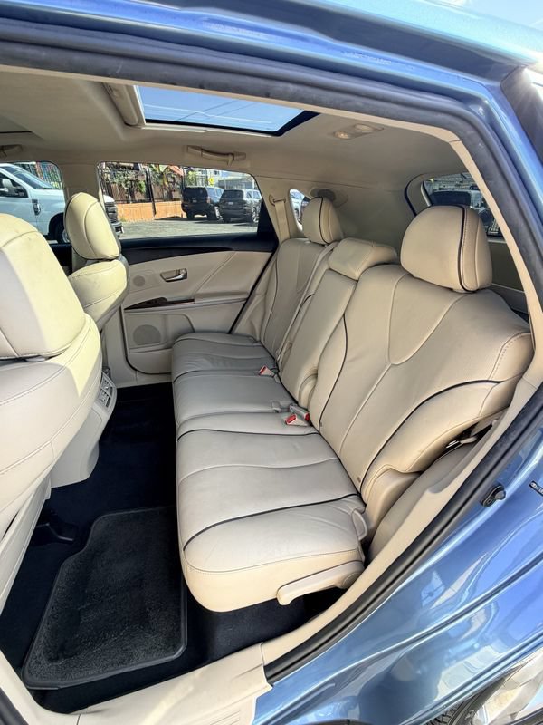Used 2010 Toyota Venza w/ Leather Pkg FWD image 18