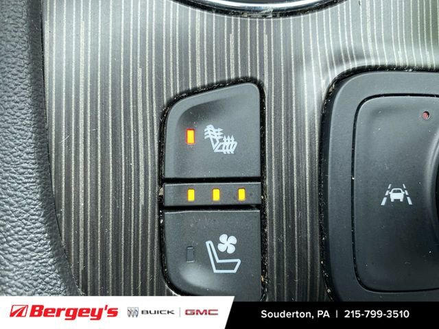 Used 2020 GMC Acadia SLT w/ Driver Alert Package II image 38