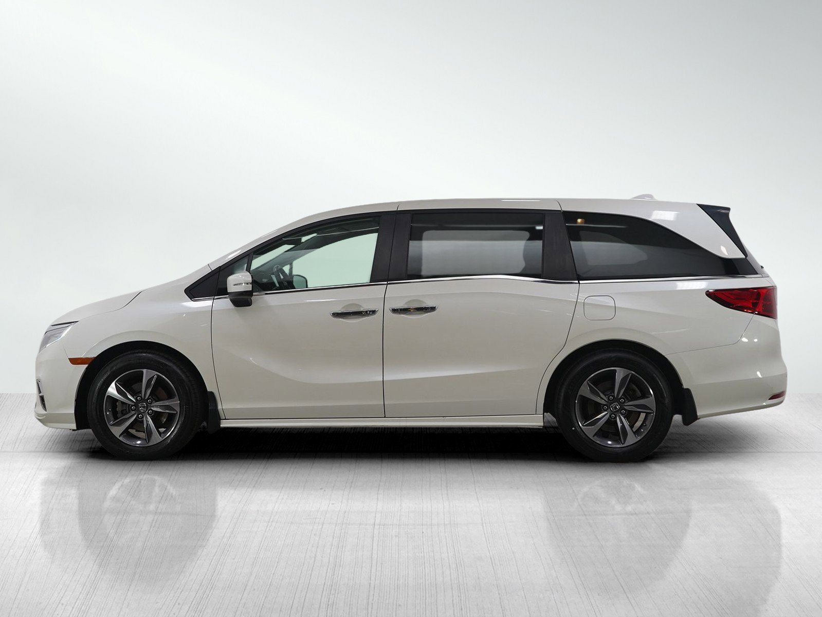 Used 2018 Honda Odyssey Touring image 2