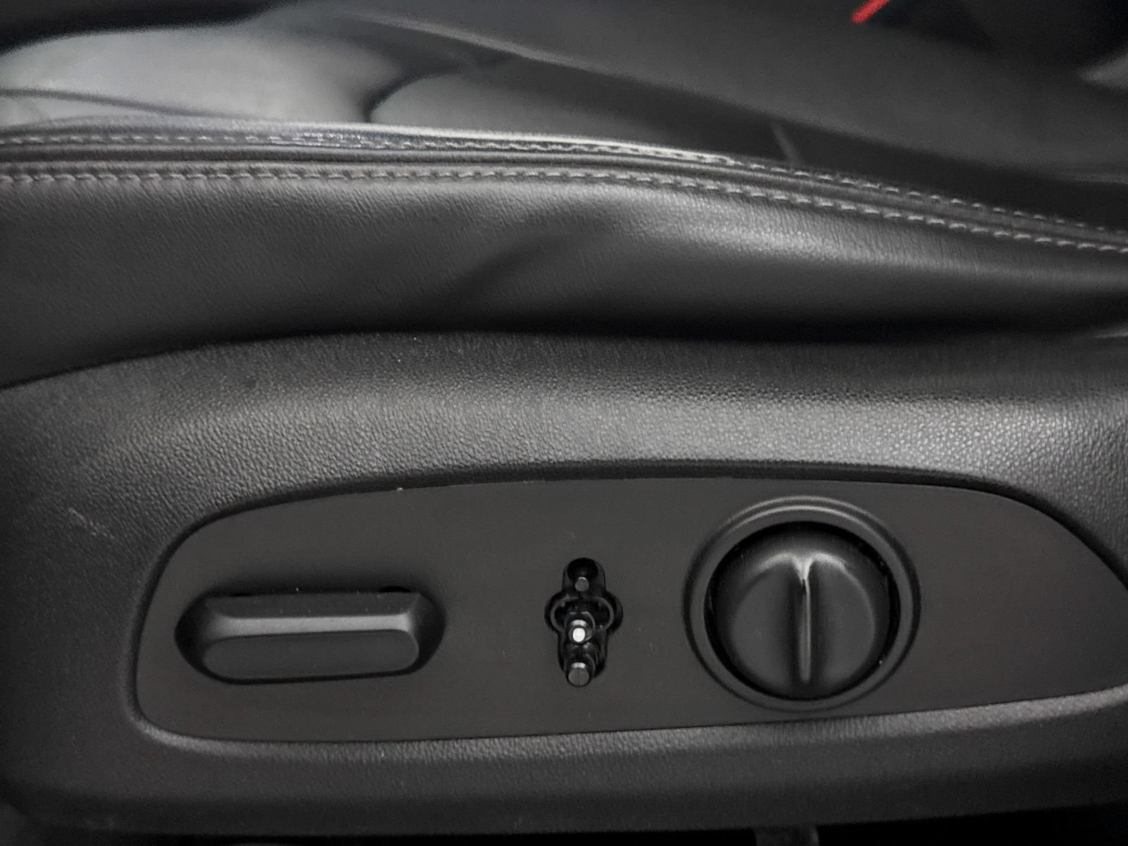 Used 2019 Buick Enclave Avenir w/ Avenir Technology Package FWD image 27