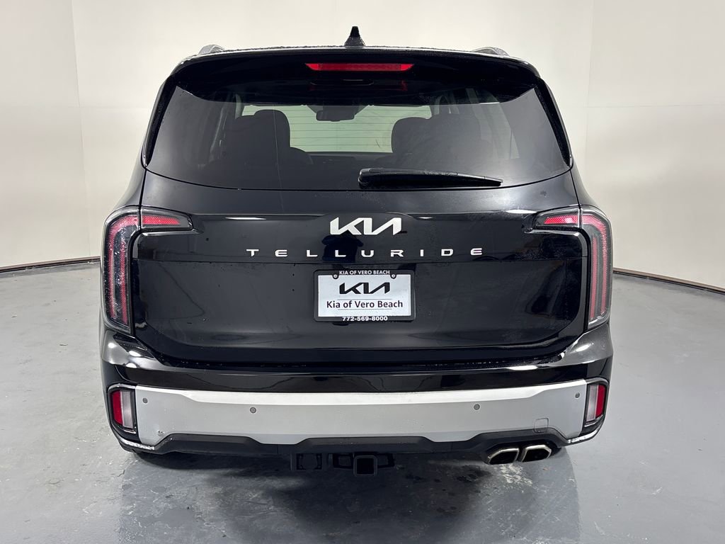 Used 2024 Kia Telluride EX w/ EX Captain's Chair Package image 5