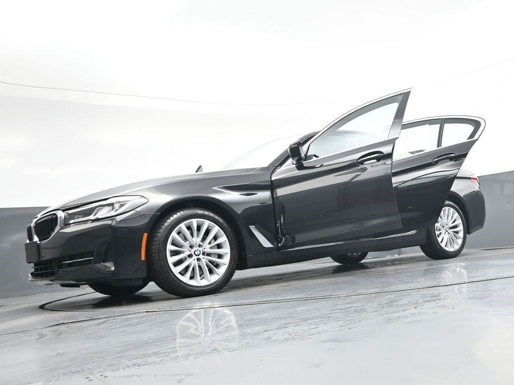 Used 2023 BMW 530i xDrive w/ Premium Package AWD/4WD image 39