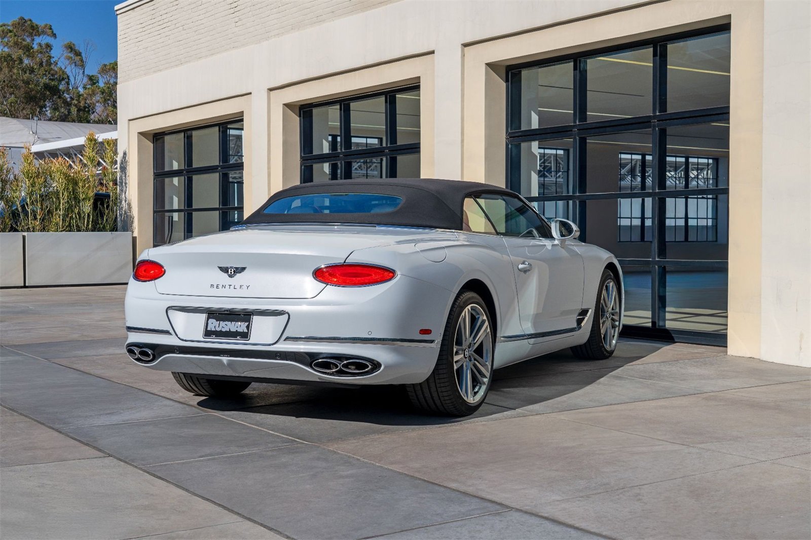 Used 2024 Bentley Continental GT image 10