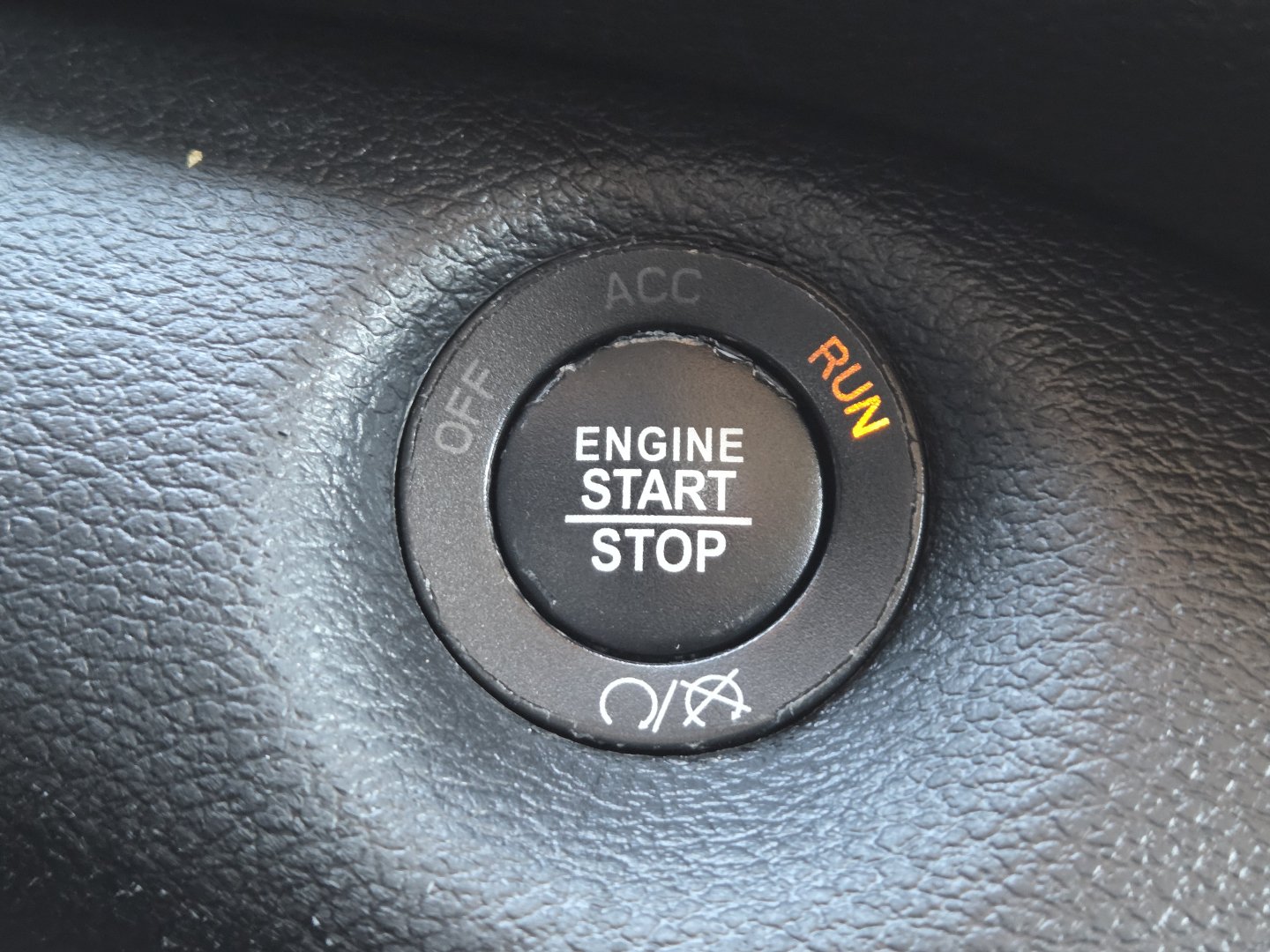 Used 2019 Jeep Cherokee Latitude Plus w/ Comfort/Convenience Group AWD/4WD image 31