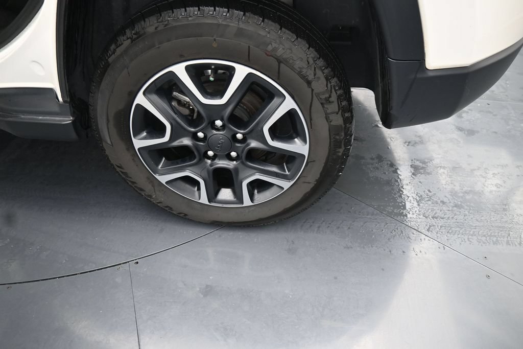Used 2019 Jeep Compass Trailhawk w/ Popular Equipment Group AWD/4WD image 18