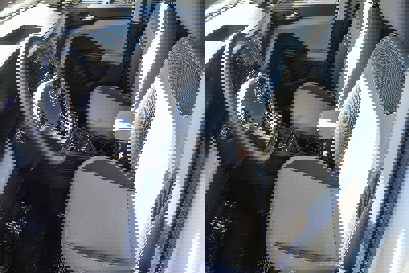 Used 2024 Volkswagen Taos SE image 17