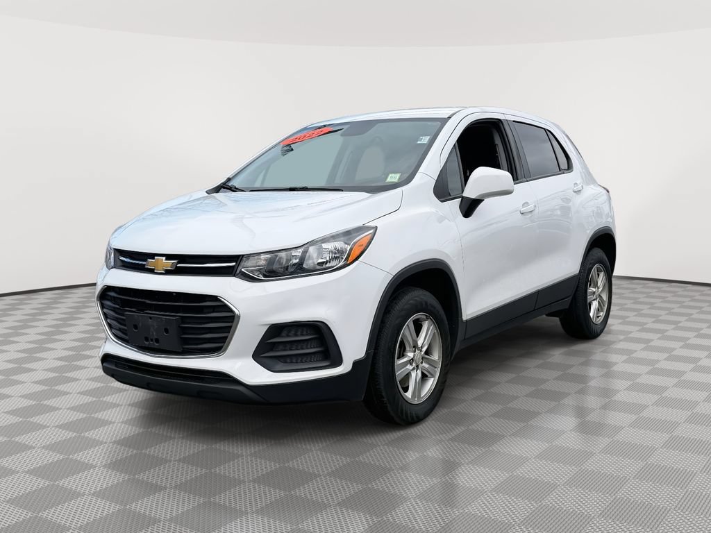 Used 2022 Chevrolet Trax LS w/ Tint and Cruise Package AWD/4WD image 2