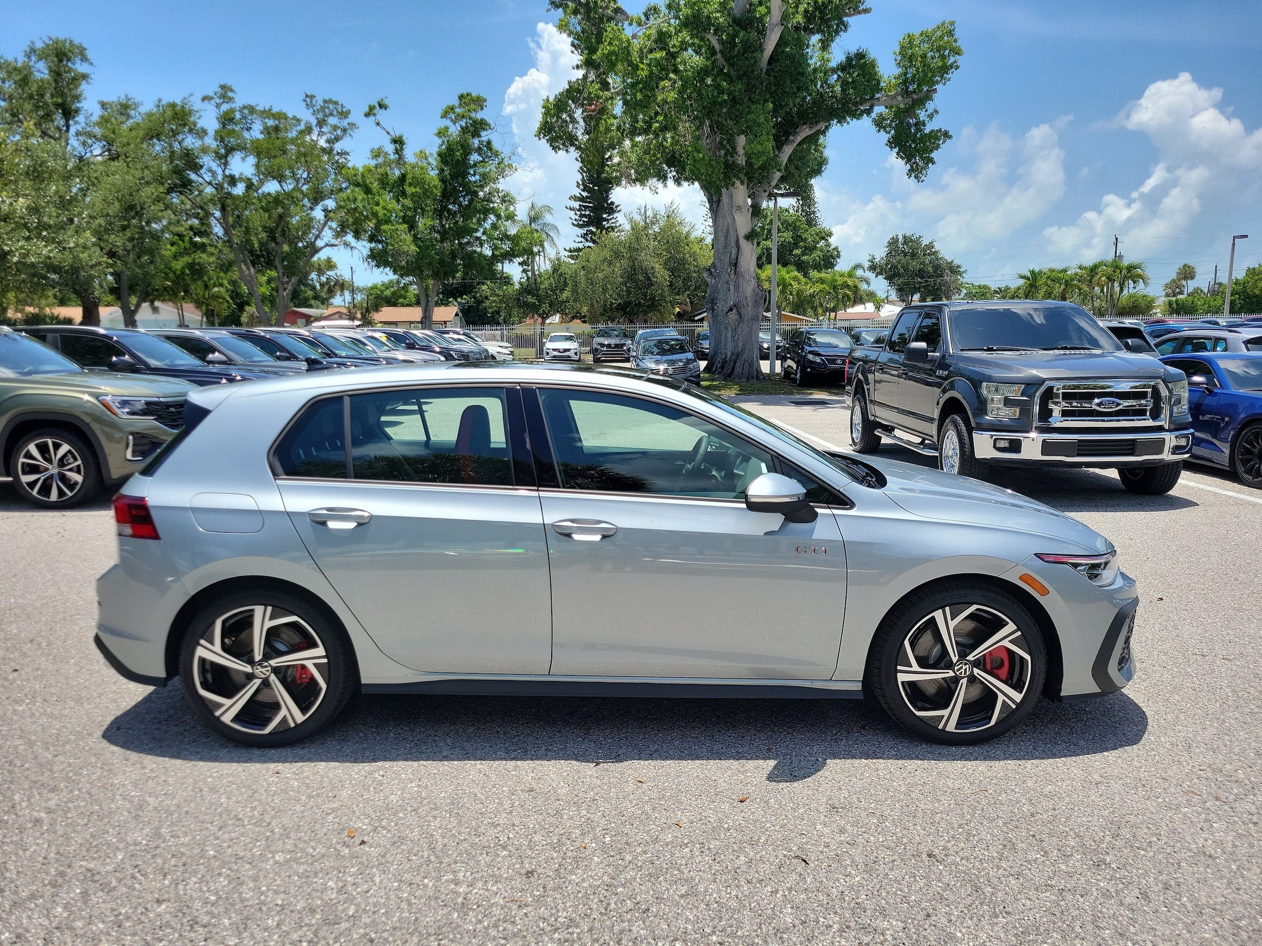New 2026 Volkswagen GTI SE FWD image 3