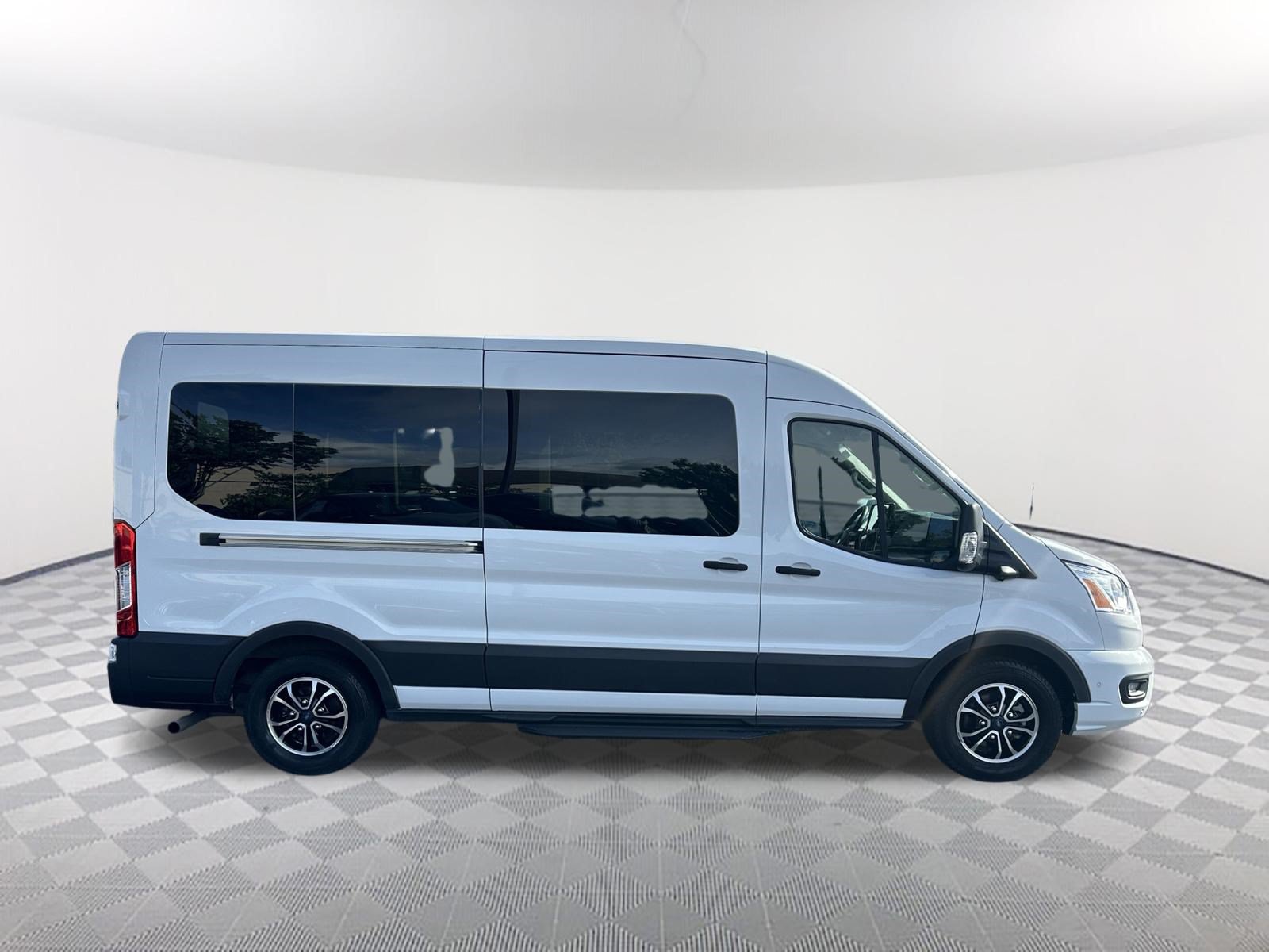 Used 2022 Ford Transit 350 XLT RWD image 4