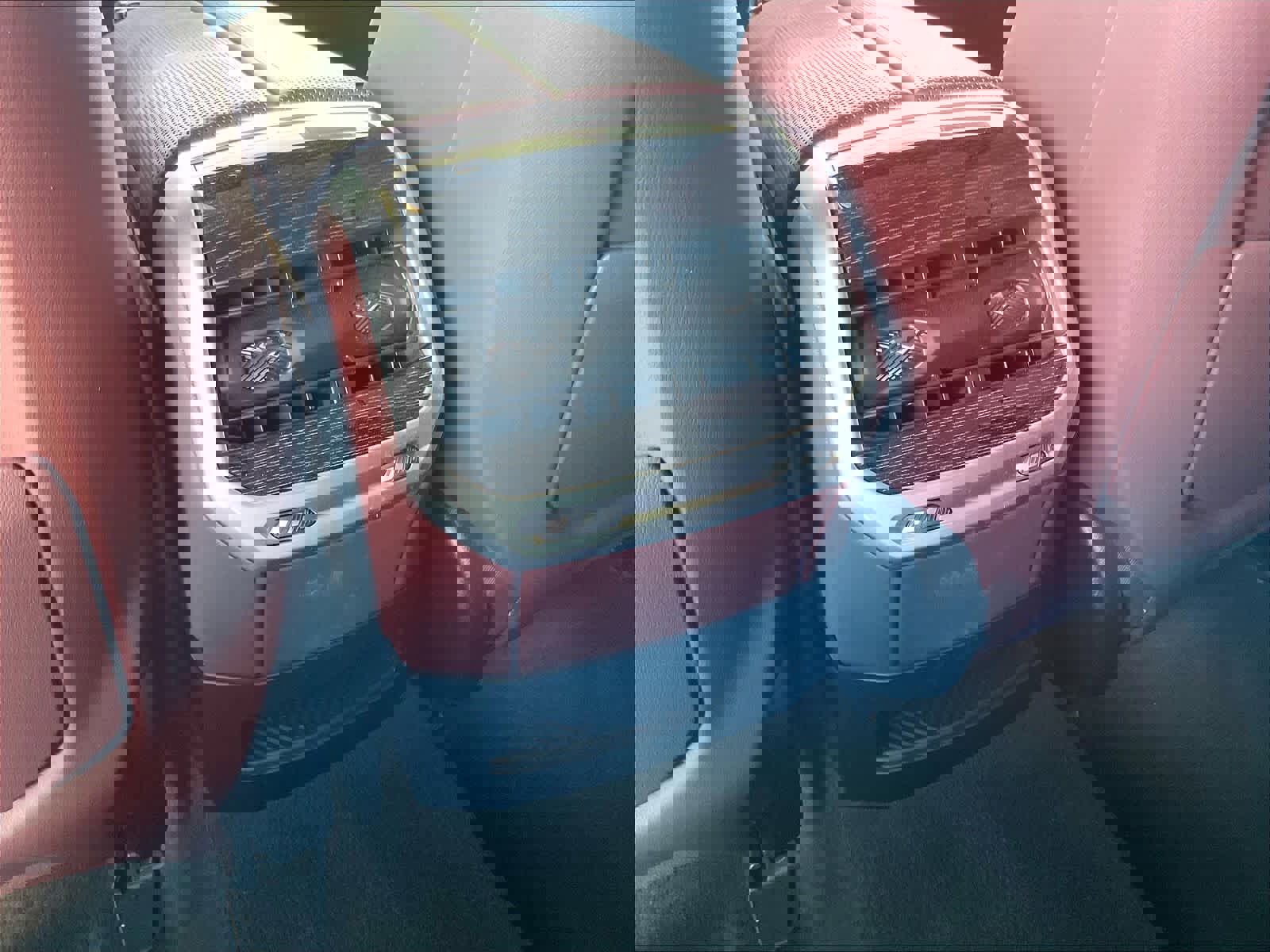 Used 2025 BMW 740i w/ Premium Package image 37