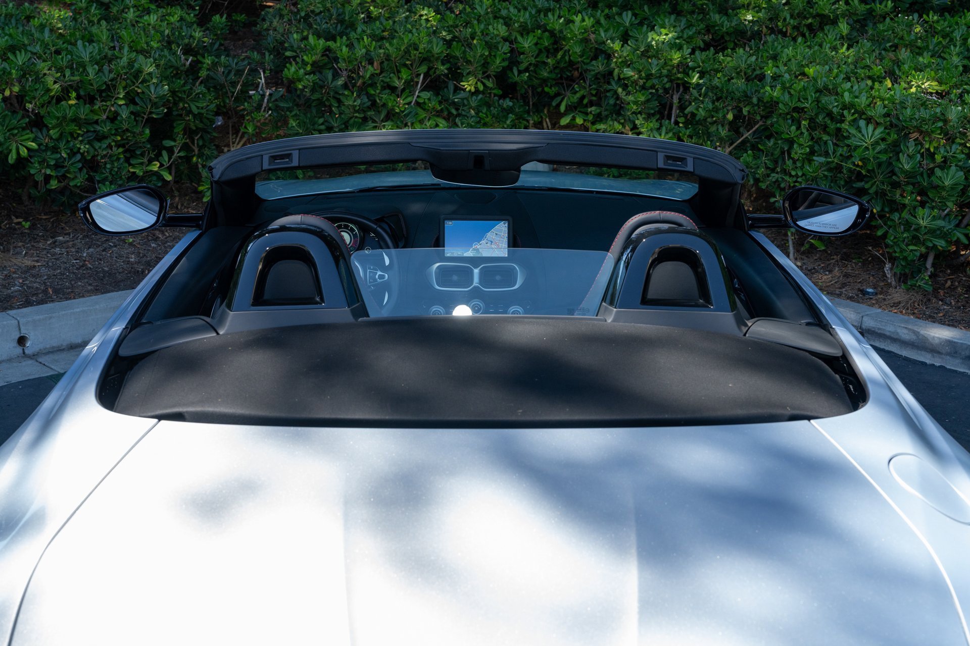 Used 2023 Aston Martin V8 Vantage Roadster image 9