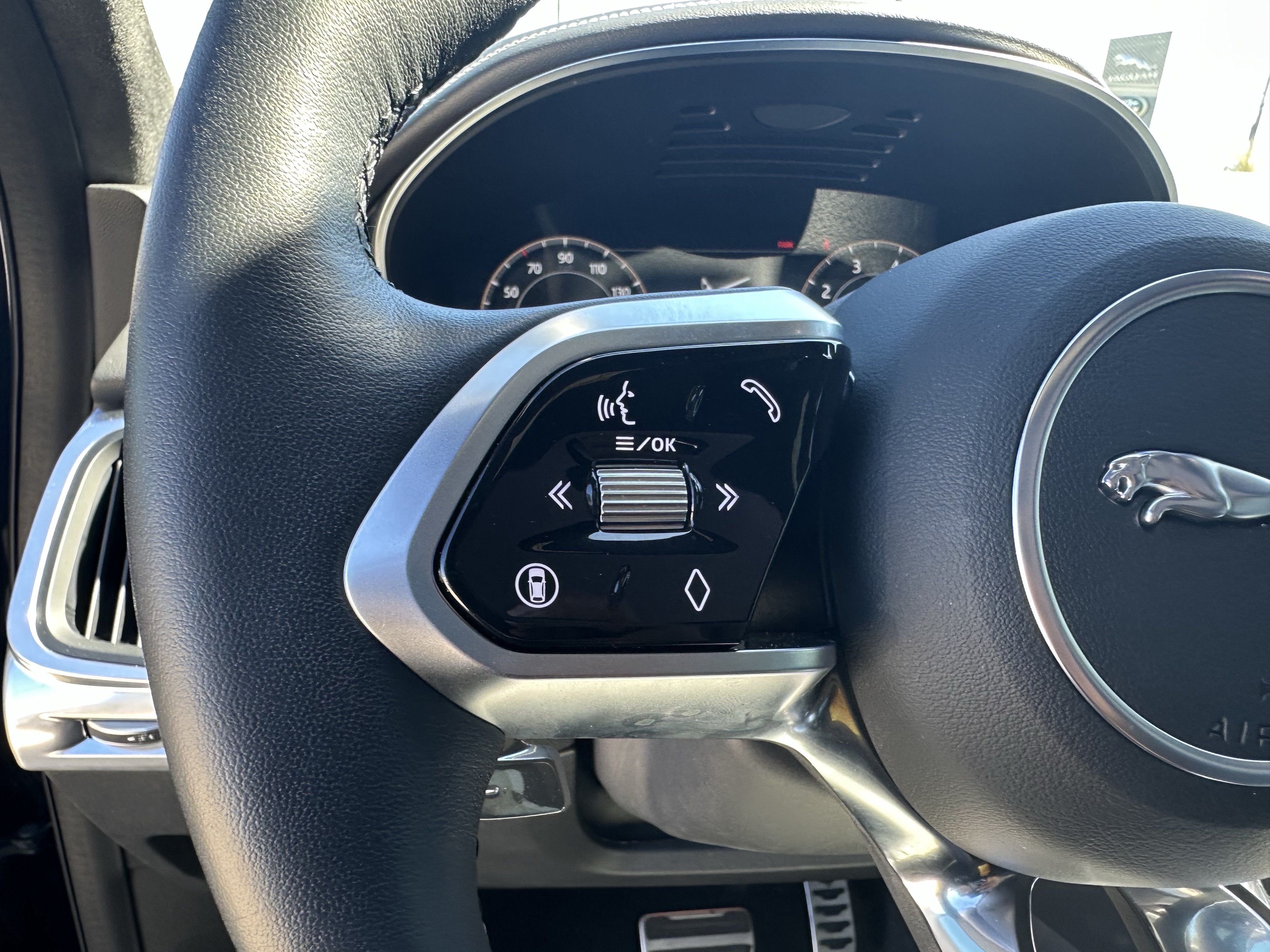 Certified 2024 Jaguar E-PACE R-Dynamic SE AWD/4WD image 21