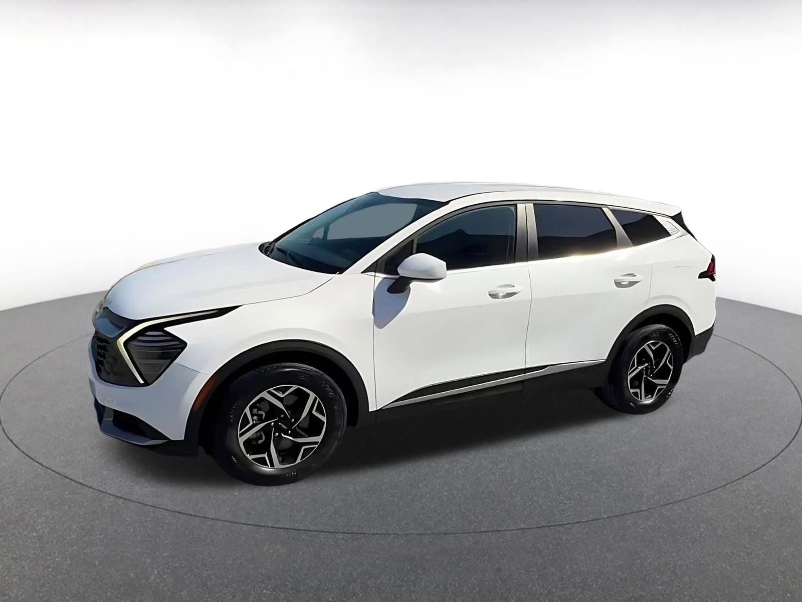 Used 2025 Kia Sportage LX image 8