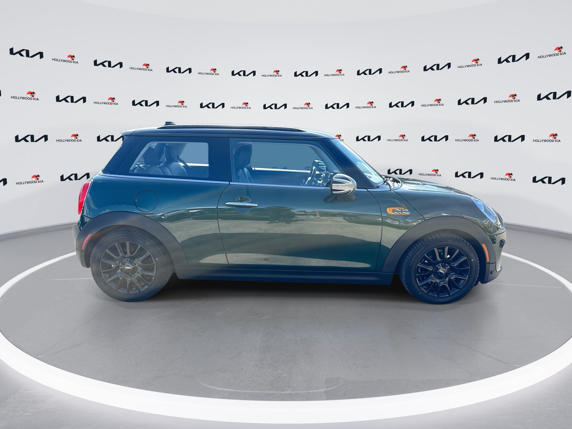 Used 2017 MINI Cooper 2-Door Hardtop FWD image 9