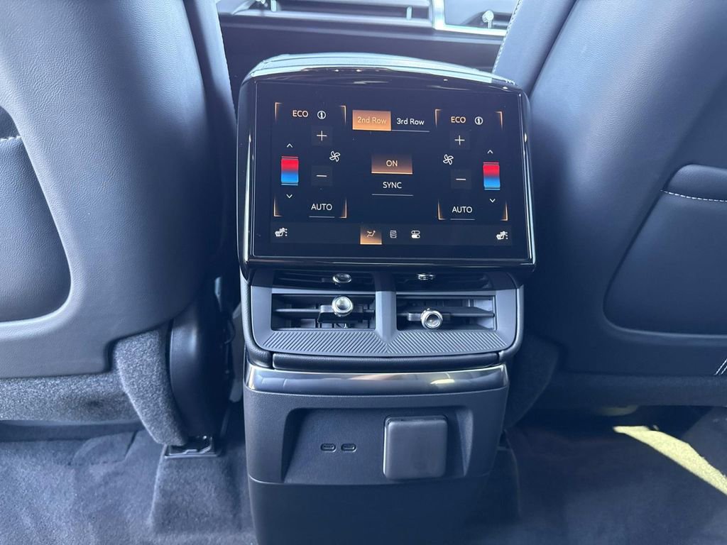 New 2026 Cadillac Vistiq Sport image 16