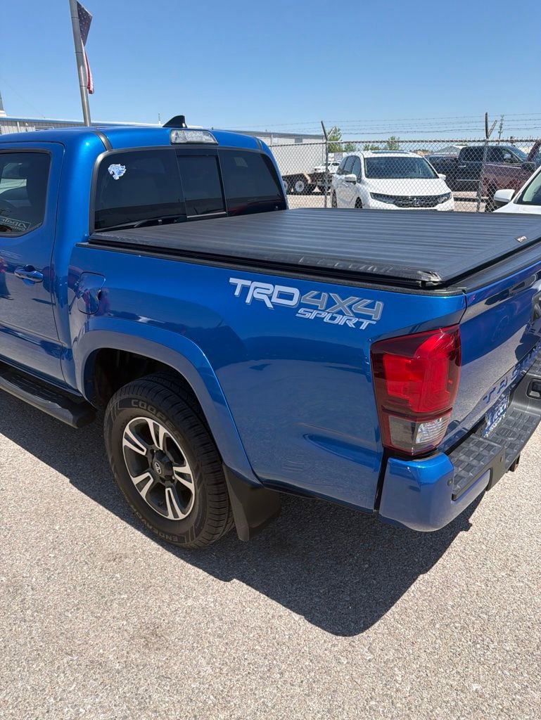 Used 2018 Toyota Tacoma TRD Sport w/ Technology Package AWD/4WD image 5