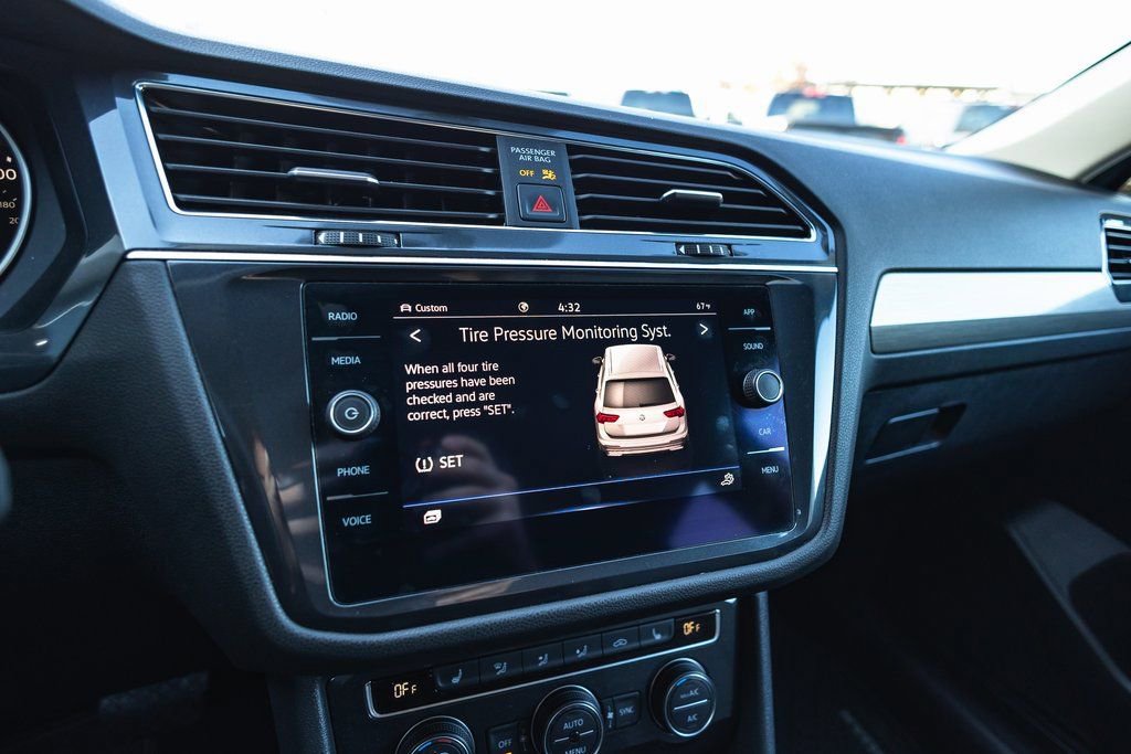 Used 2021 Volkswagen Tiguan SE w/ Panoramic Sunroof Package image 14