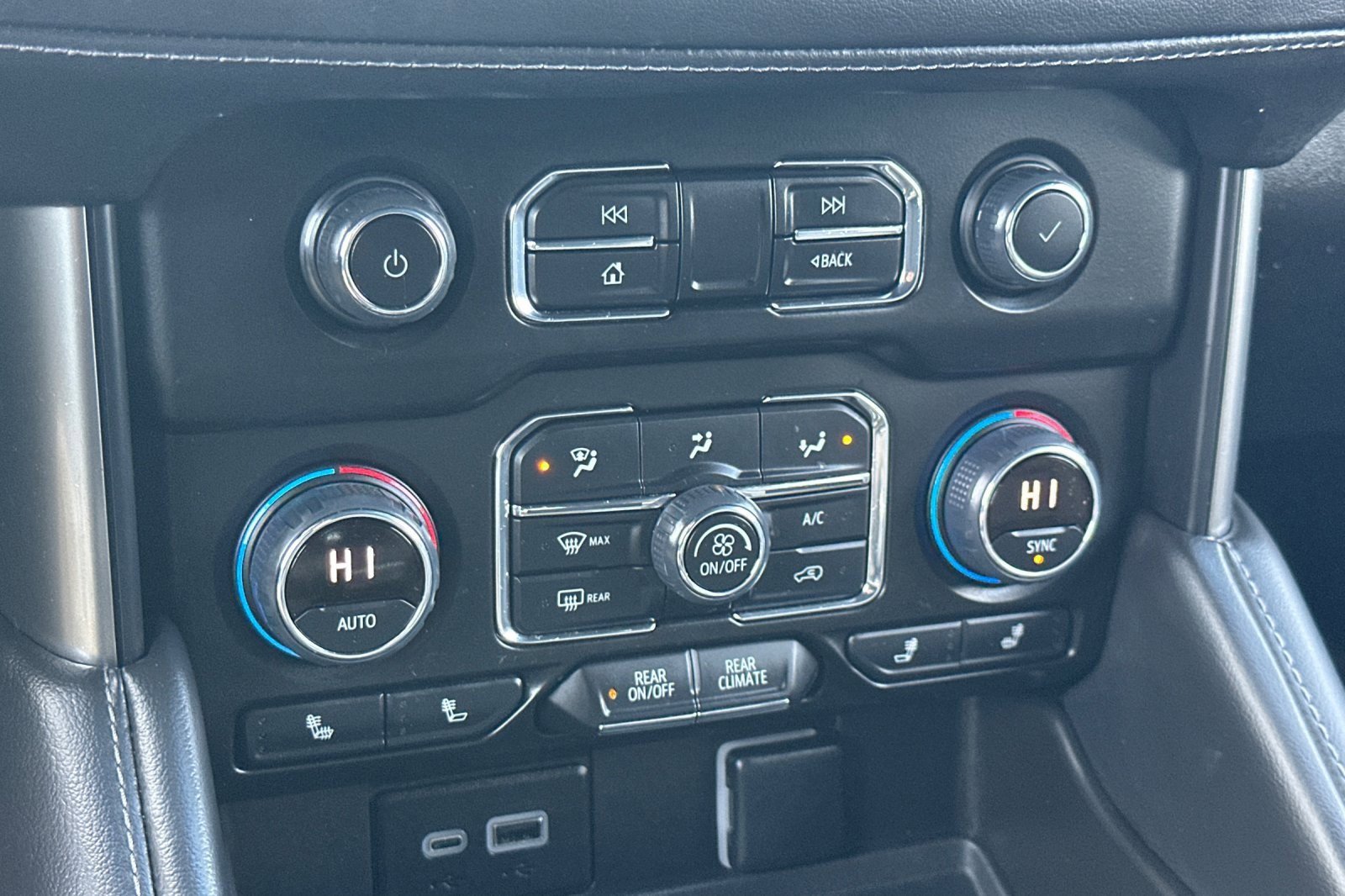 Used 2023 Chevrolet Tahoe Z71 w/ Luxury Package image 17