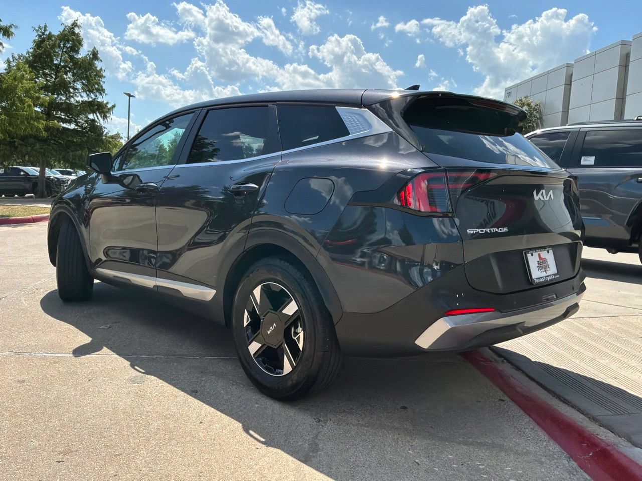 Used 2026 Kia Sportage LX FWD image 8
