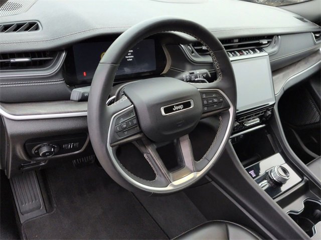 Used 2024 Jeep Grand Cherokee Limited image 11