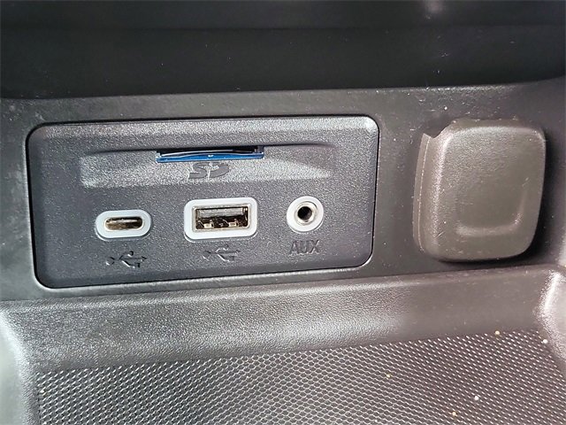 Used 2024 GMC Terrain SLT image 16