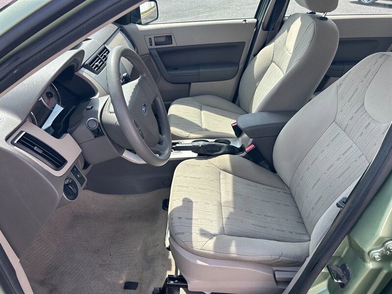 Used 2008 Ford Focus SE FWD image 10
