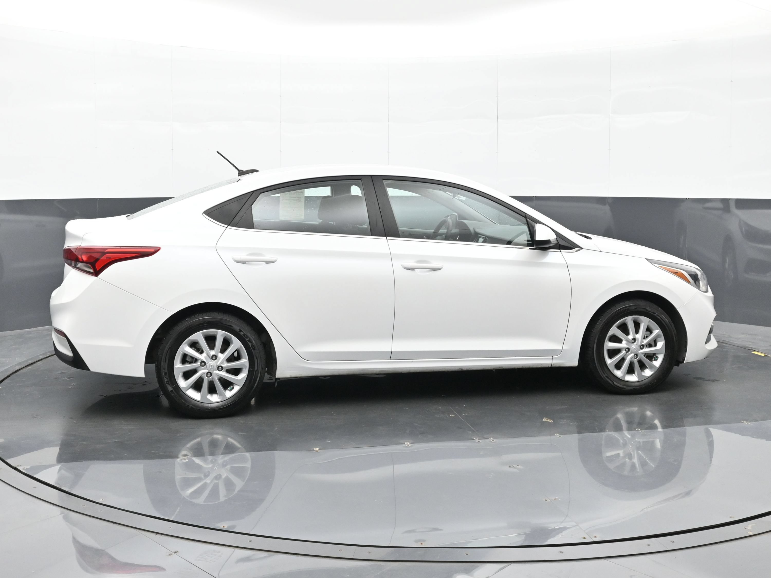 Used 2022 Hyundai Accent SEL FWD image 5