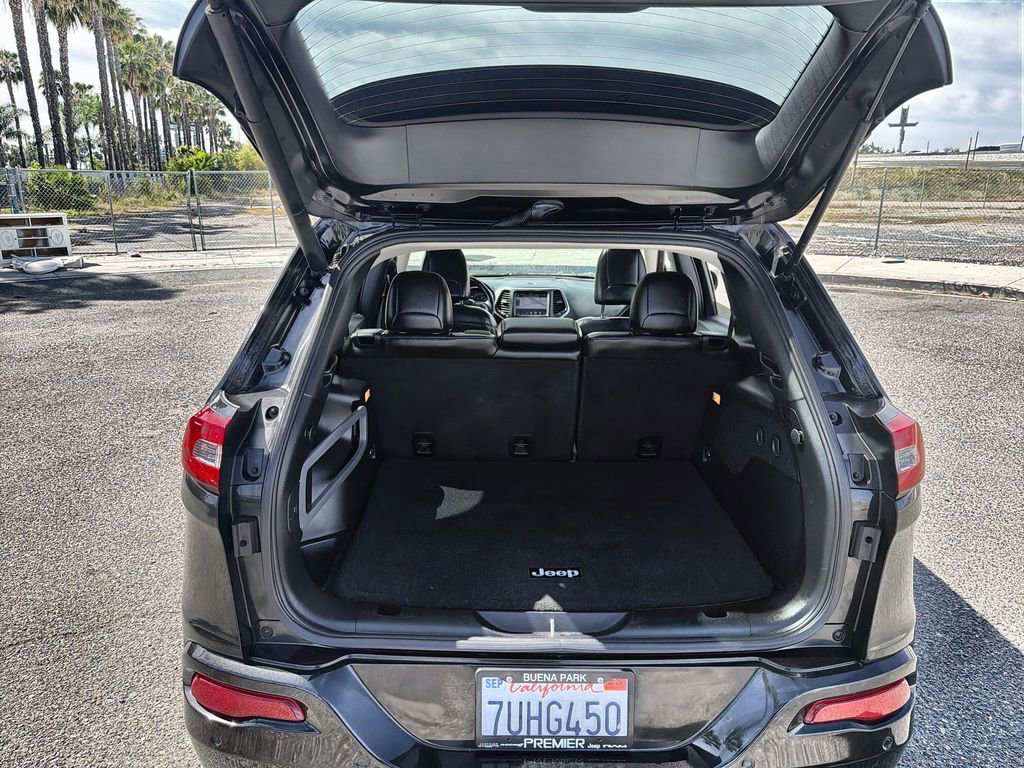 Used 2016 Jeep Cherokee Overland image 21