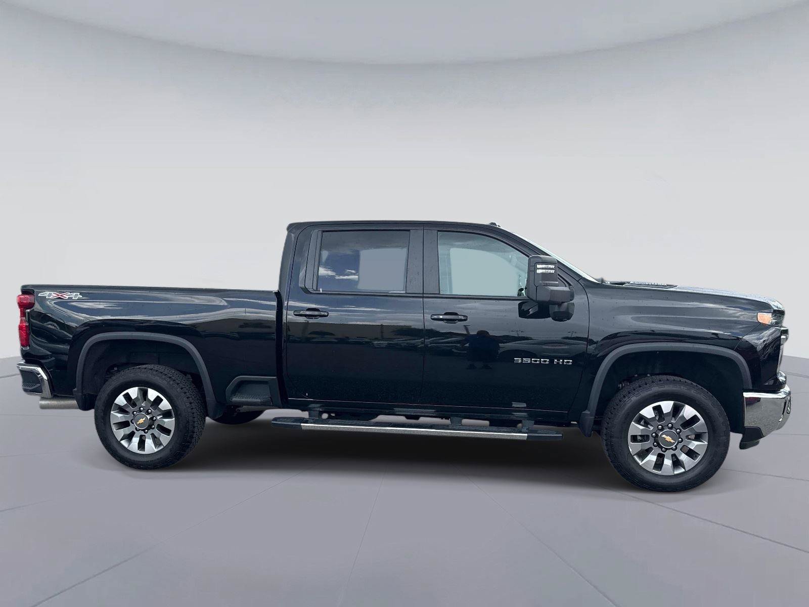 Used 2025 Chevrolet Silverado 3500 LT w/ All Star Edition AWD/4WD image 2