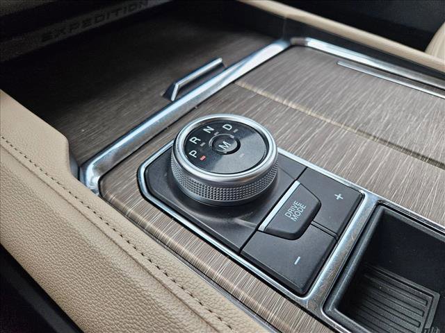 Used 2024 Ford Expedition Limited image 12