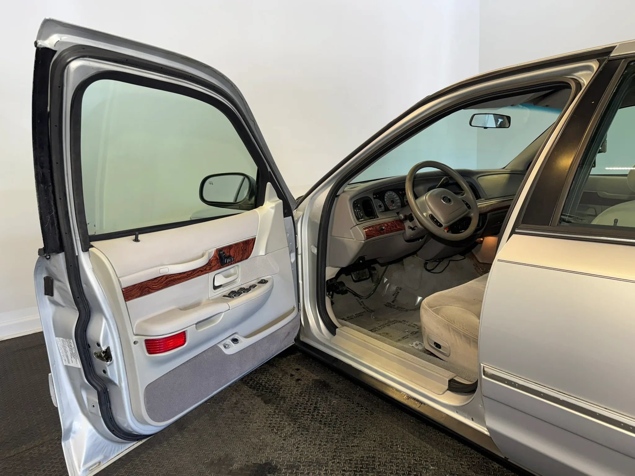 Used 2002 Mercury Grand Marquis GS RWD image 8