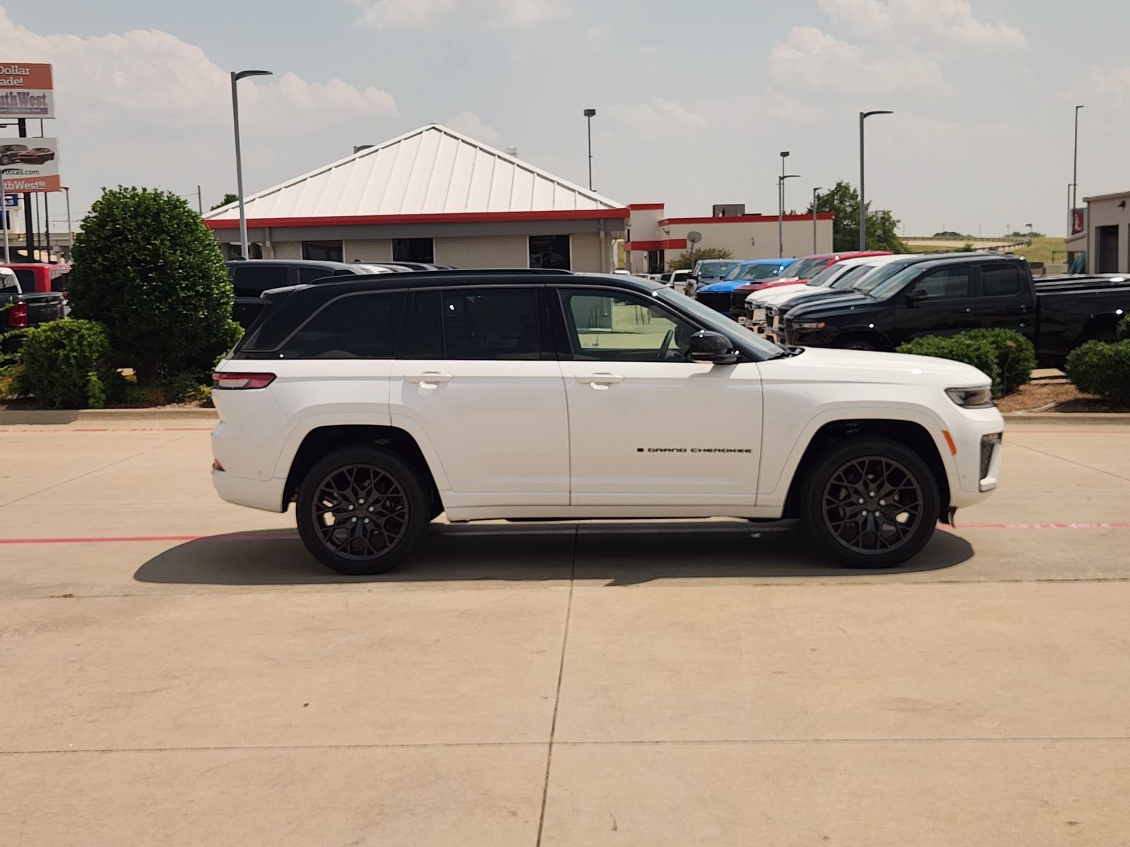 New 2026 Jeep Grand Cherokee Summit w/ Obsidian Package AWD/4WD image 7