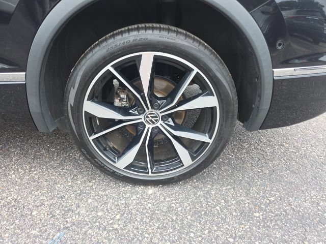 Used 2022 Volkswagen Tiguan SEL R-Line AWD/4WD image 16
