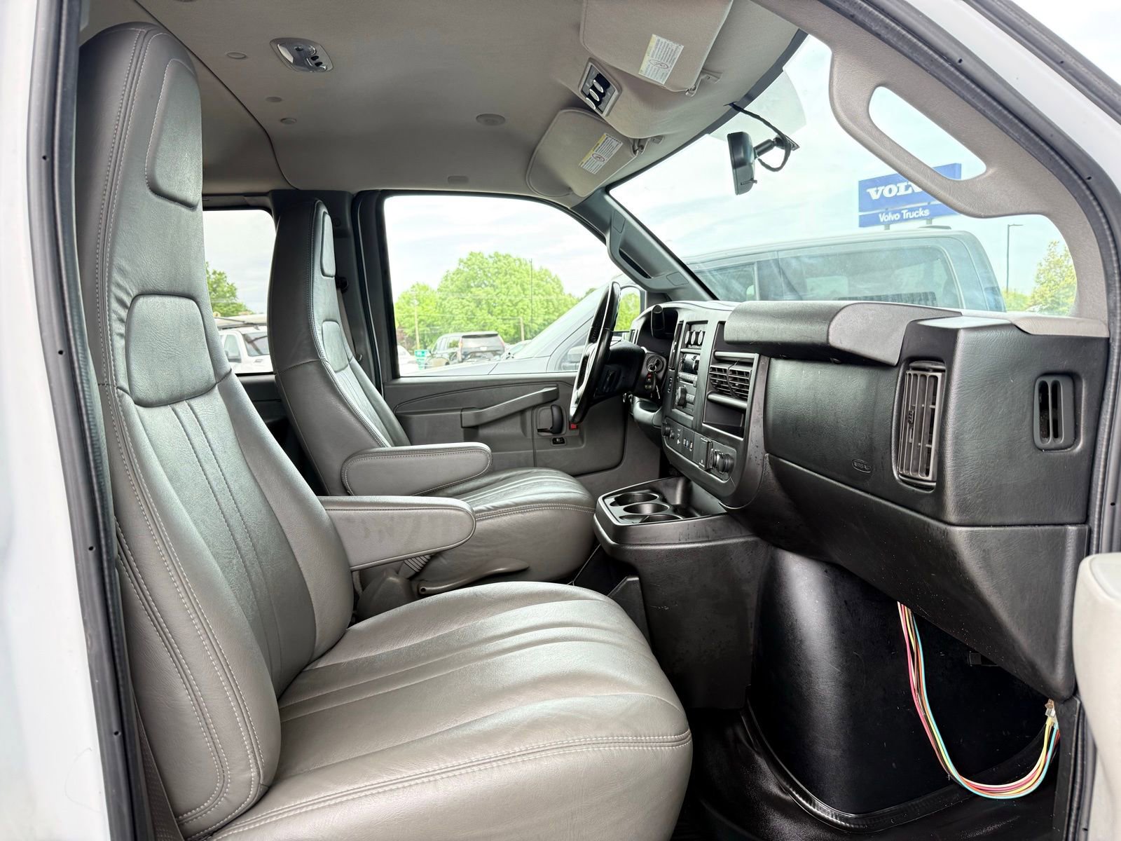 Used 2017 Chevrolet Express 3500 LS image 23