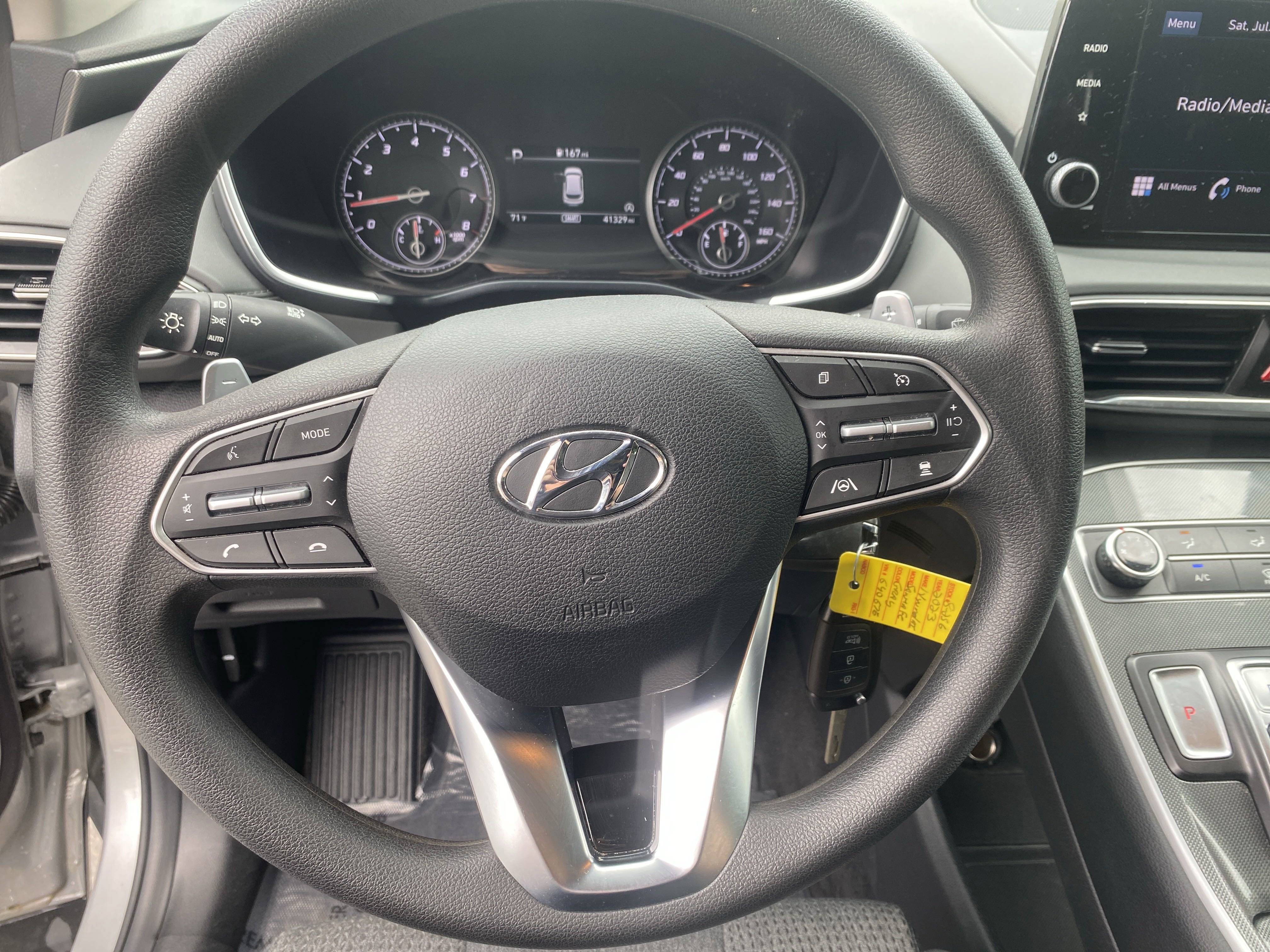 Used 2023 Hyundai Santa Fe SE image 1