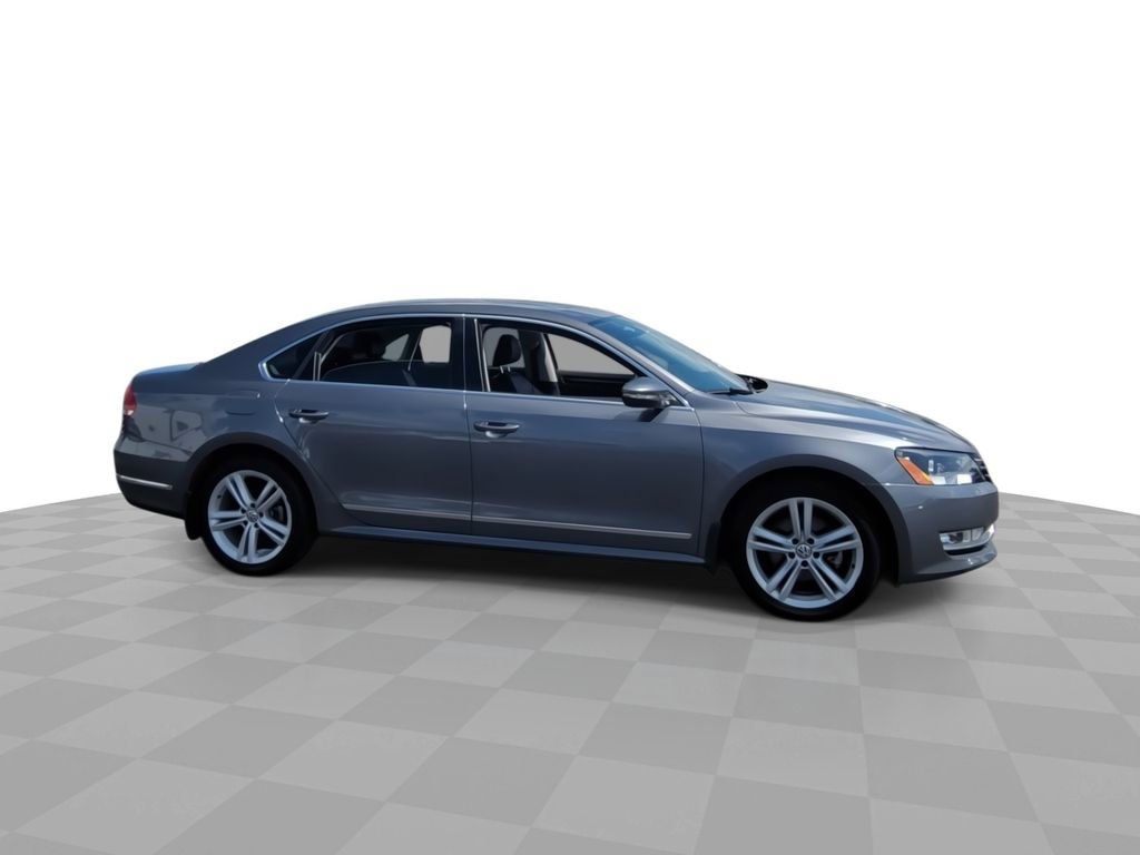 Used 2012 Volkswagen Passat TDI SEL Premium FWD image 9