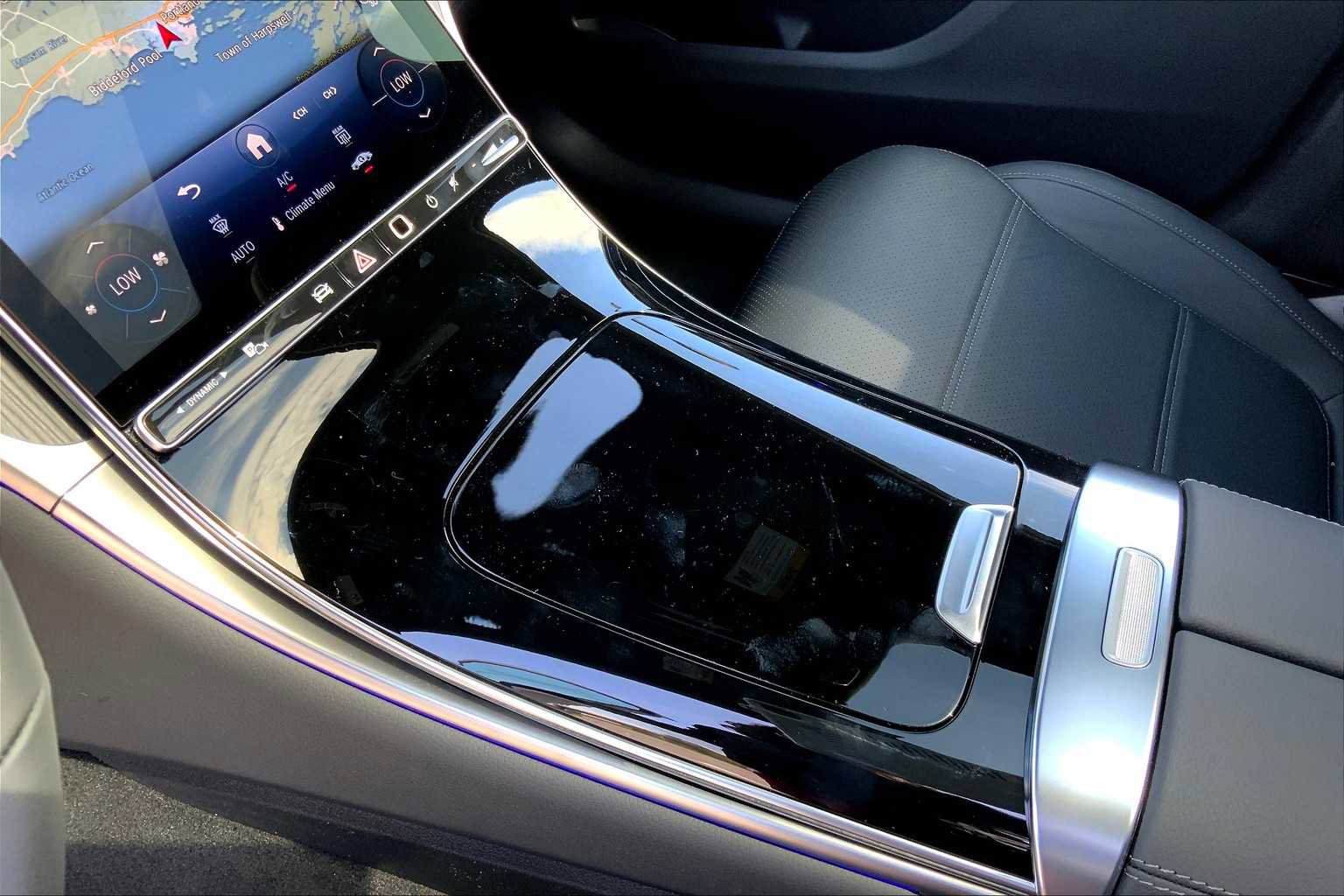 Used 2025 Mercedes-Benz GLC 300 4MATIC image 7