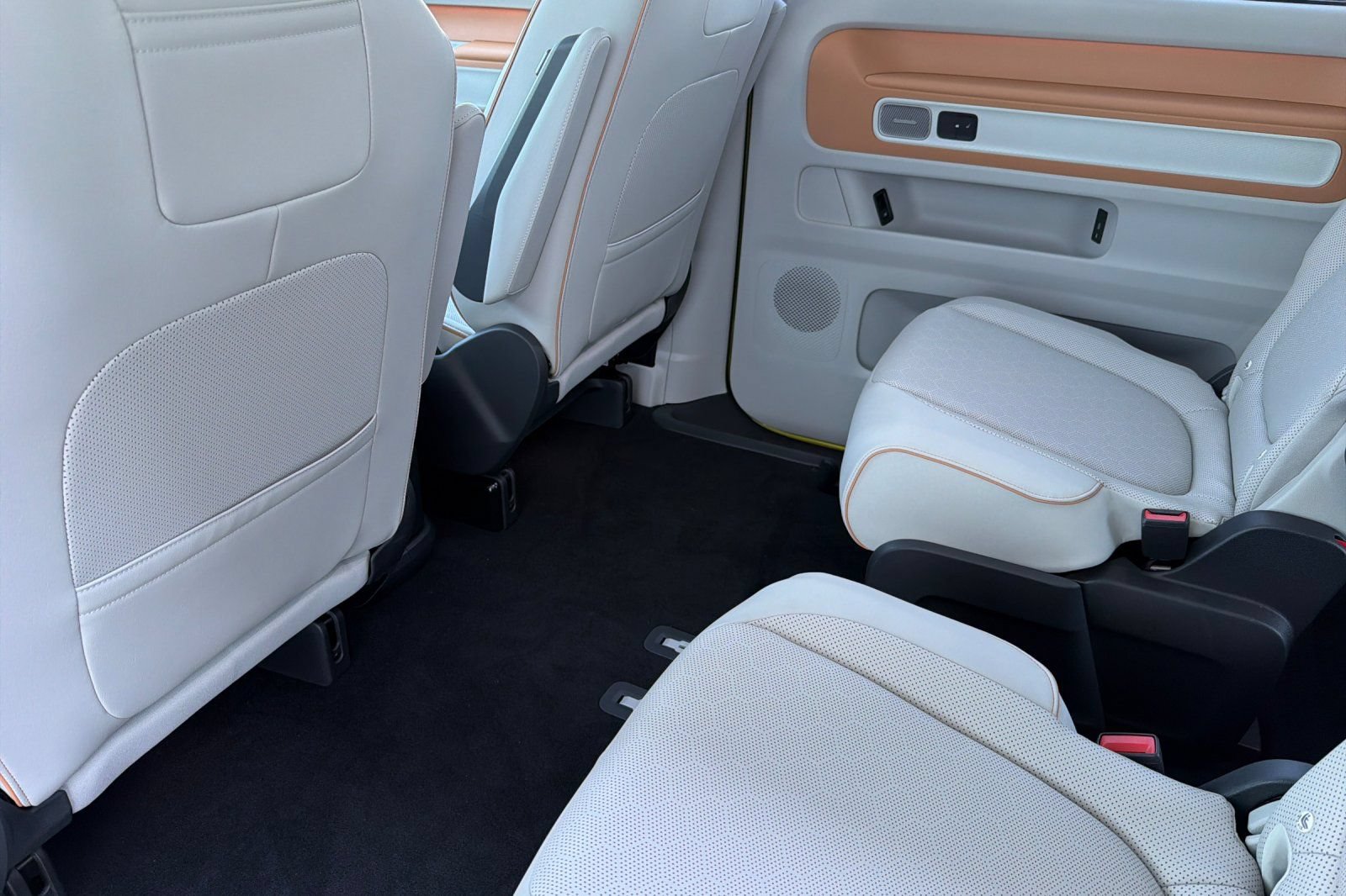 New 2025 Volkswagen ID. Buzz 1st Edition AWD/4WD image 11