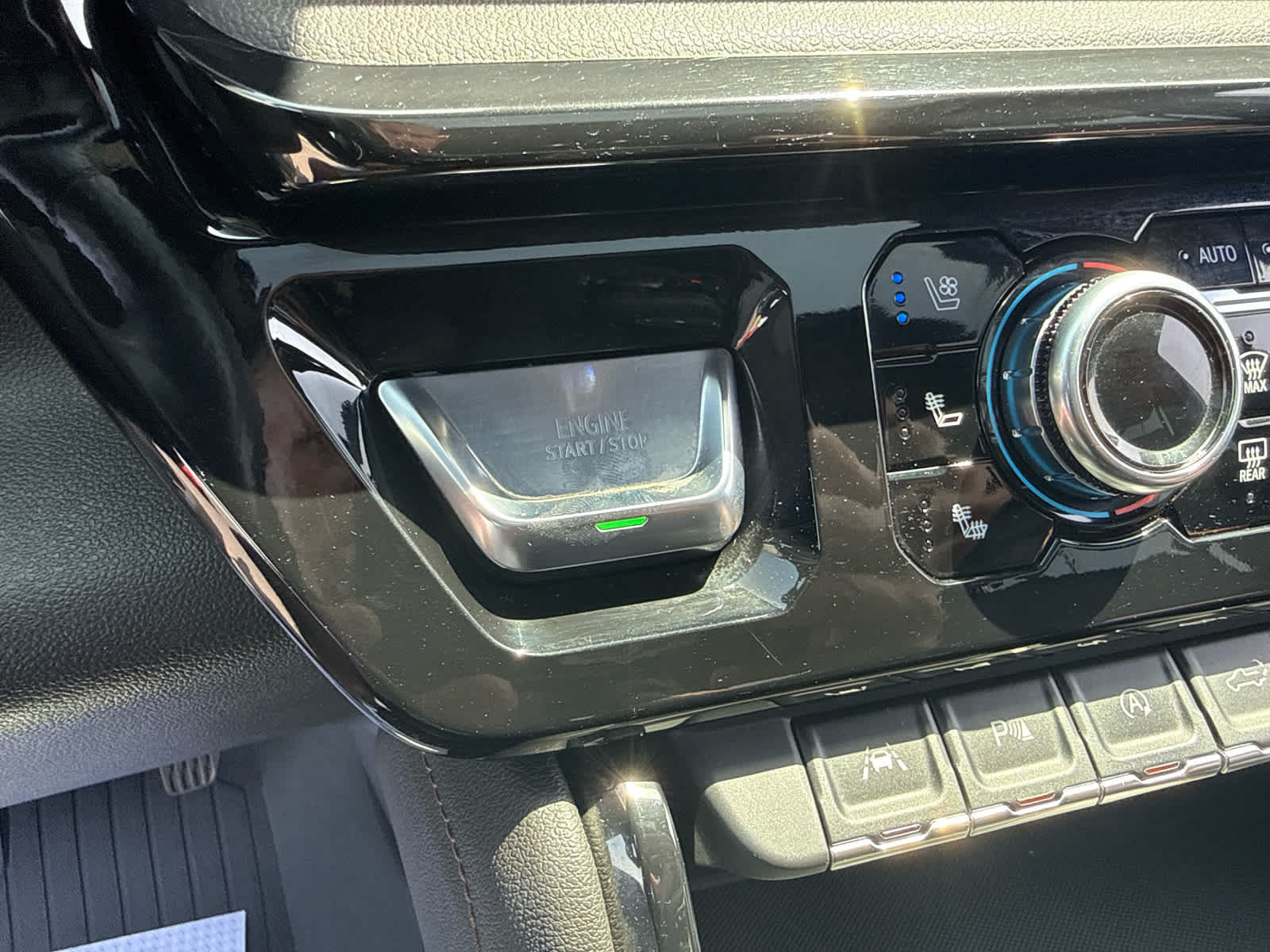 Certified 2022 GMC Sierra 1500 AT4 w/ AT4 Premium Package AWD/4WD image 22