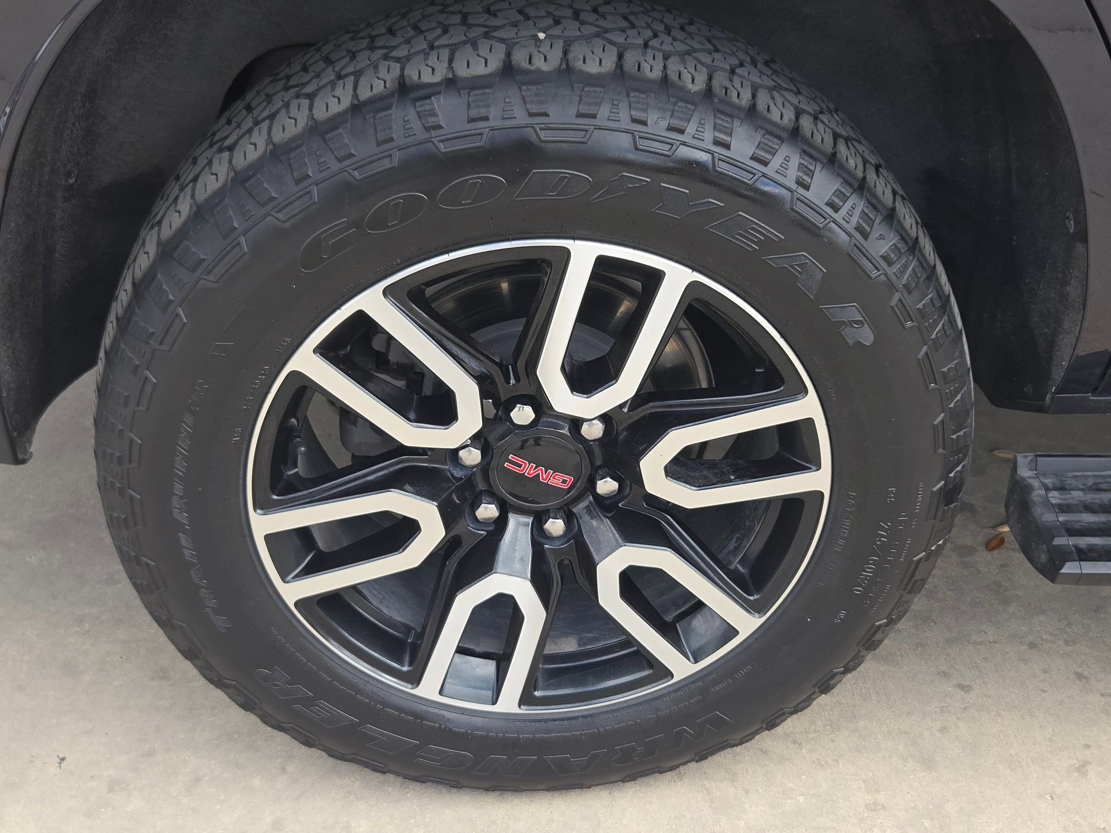 Used 2023 GMC Yukon AT4 image 46