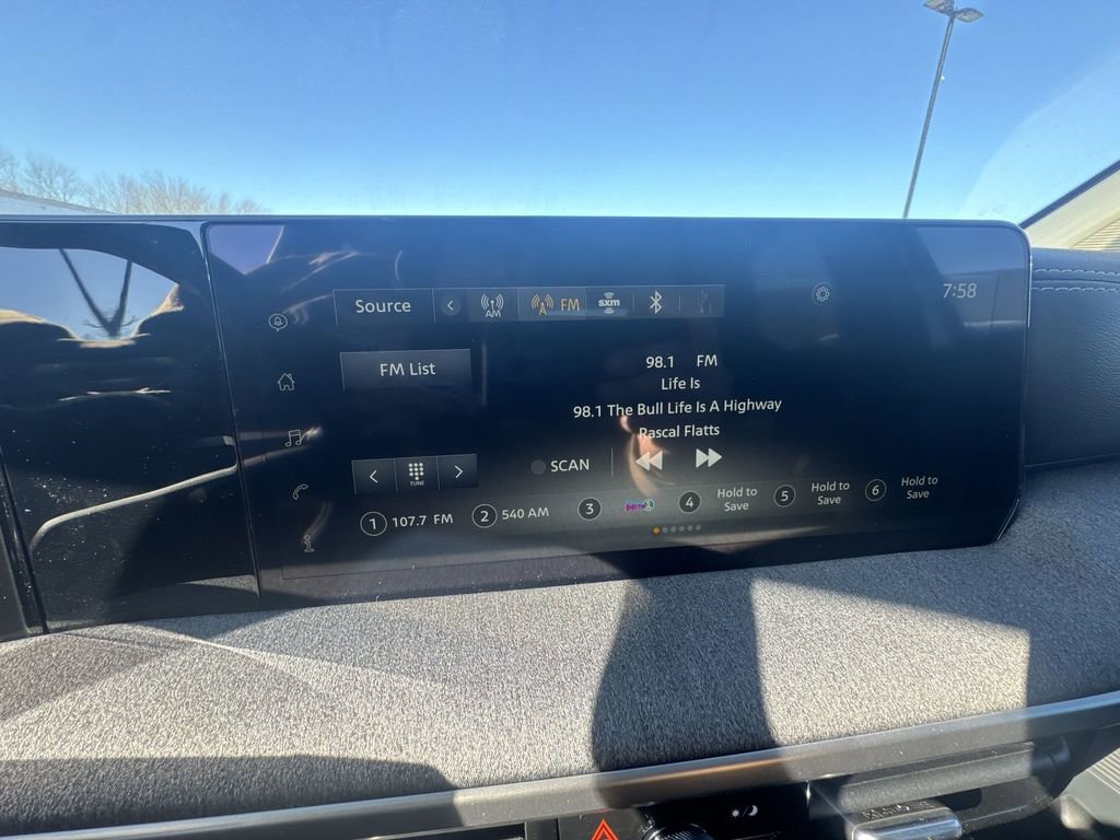 New 2025 Nissan Kicks SV w/ SV Premium Package image 16