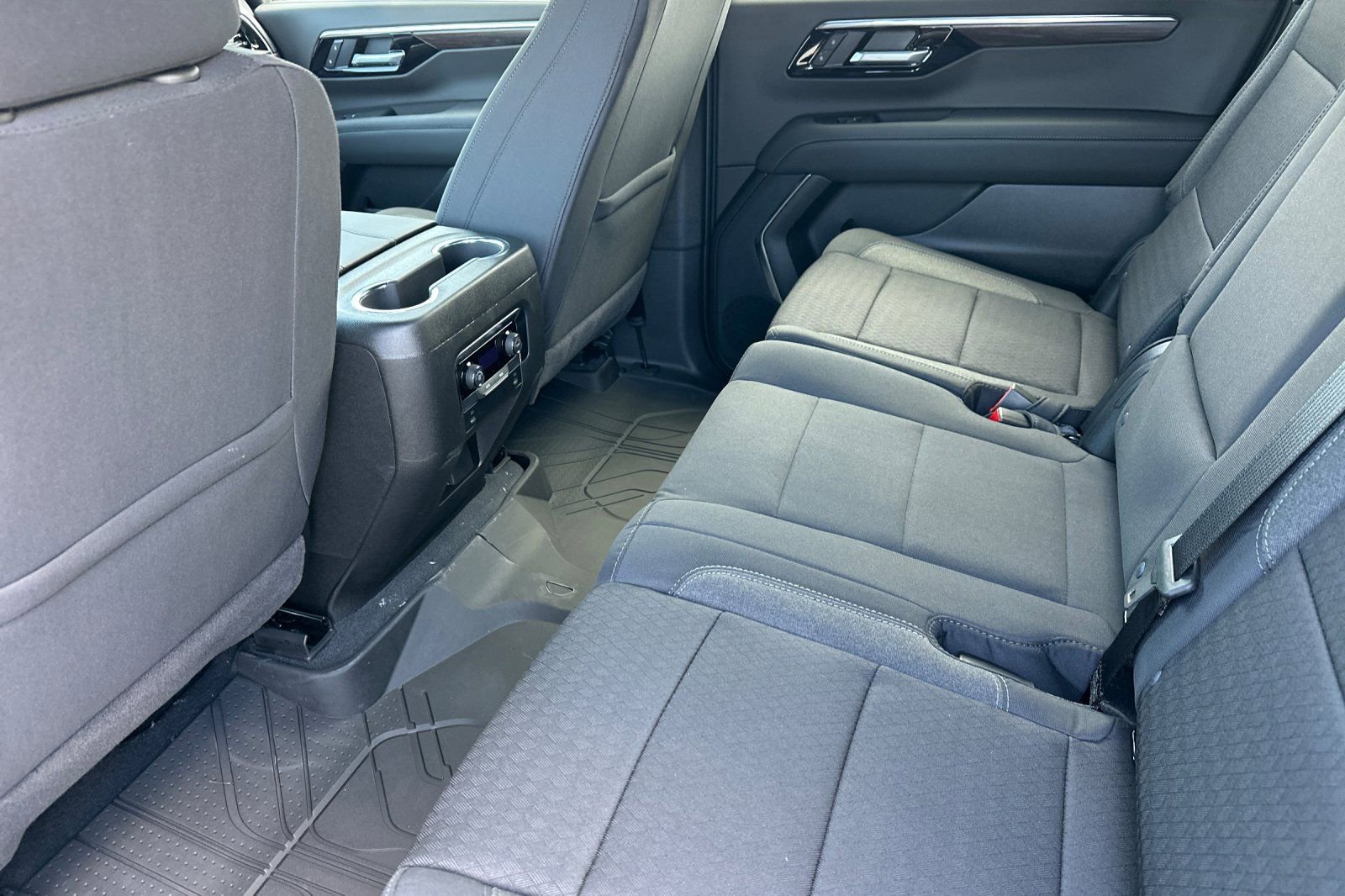 New 2026 Chevrolet Suburban LS AWD/4WD image 13