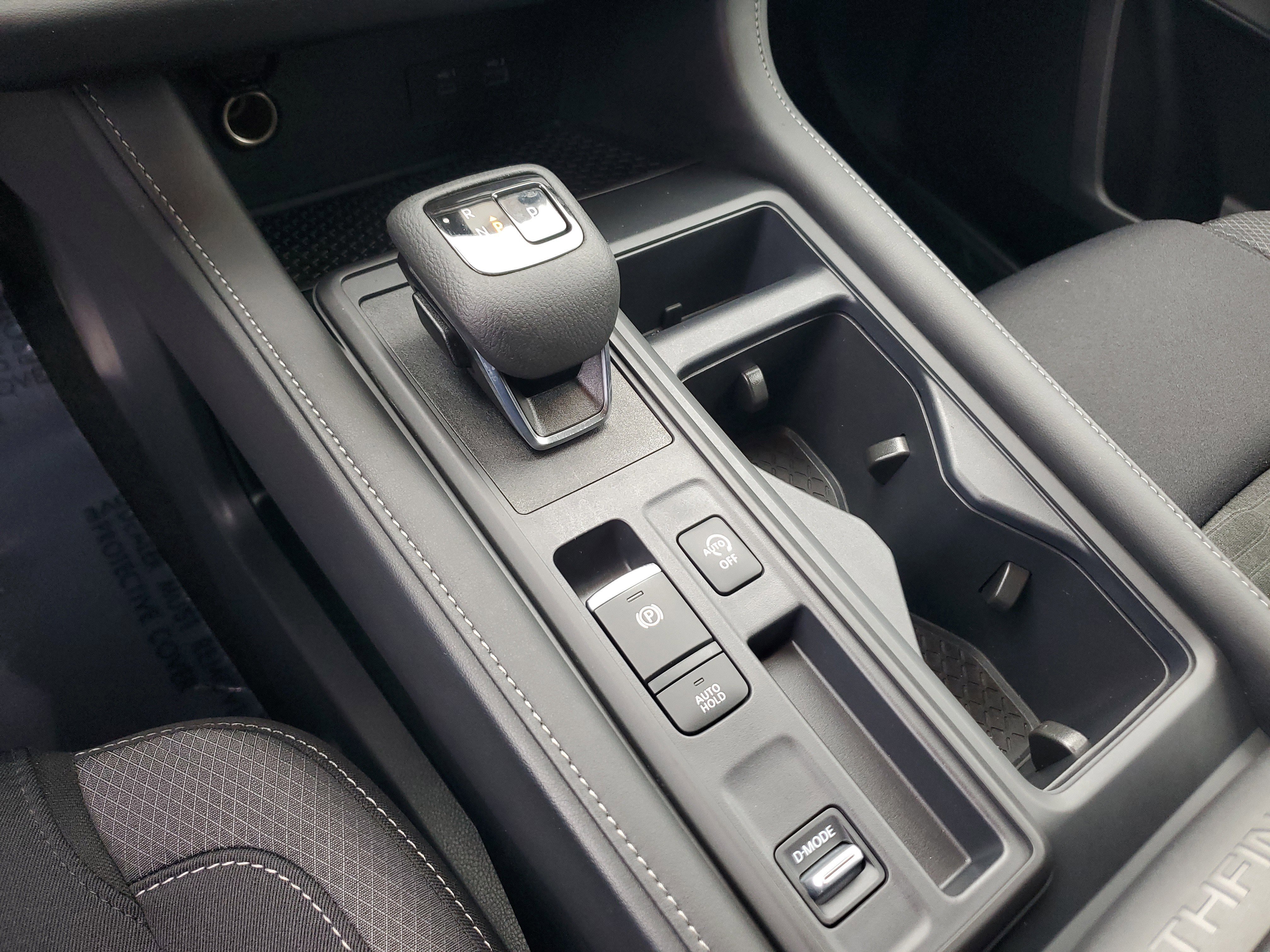 Used 2024 Nissan Pathfinder S image 27