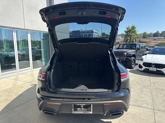 Used 2023 Porsche Macan image 10