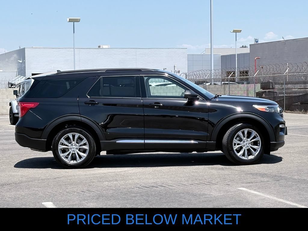 Used 2023 Ford Explorer XLT w/ Equipment Group 202A AWD/4WD image 4