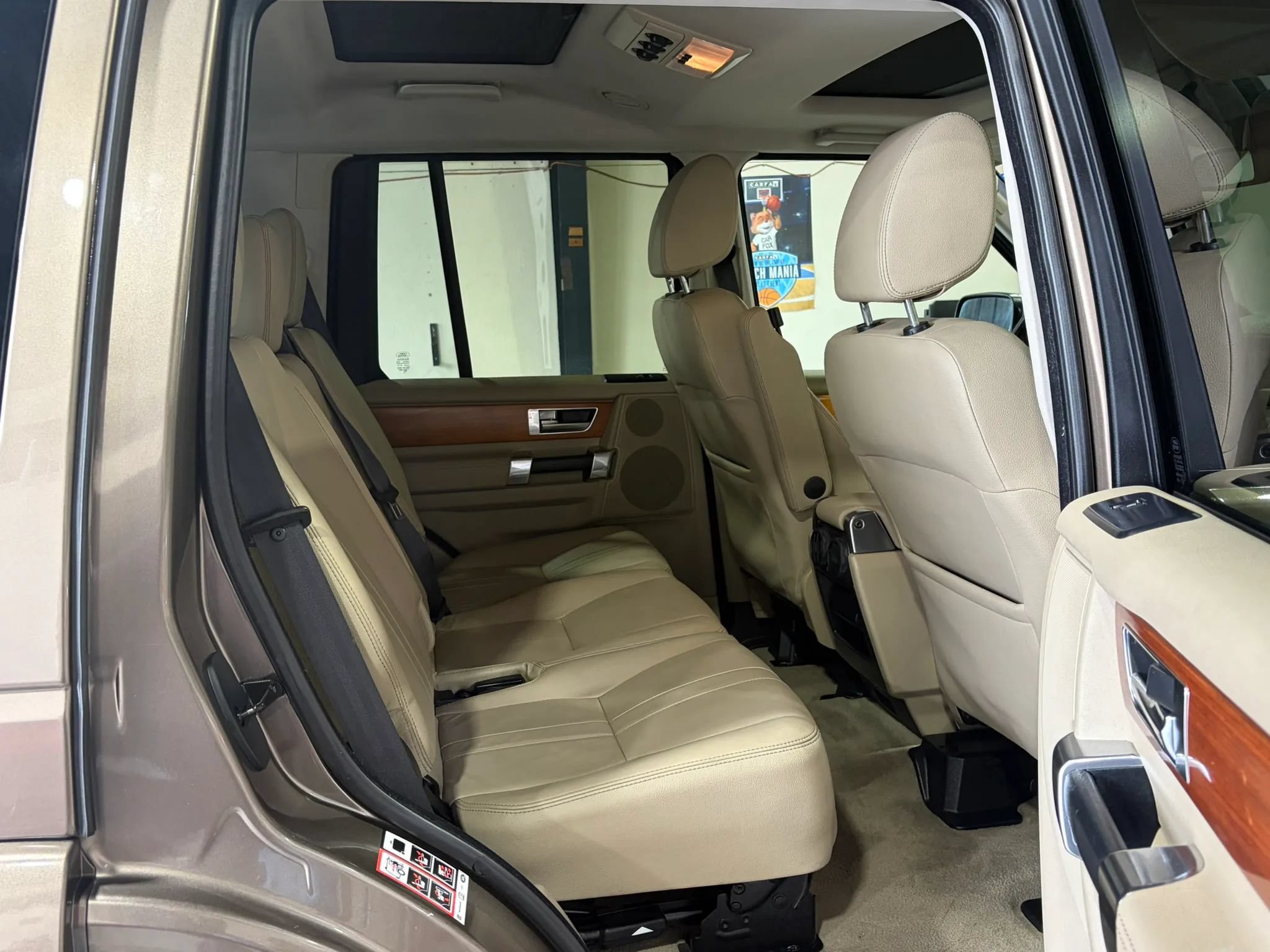 Used 2011 Land Rover LR4 HSE AWD/4WD image 16