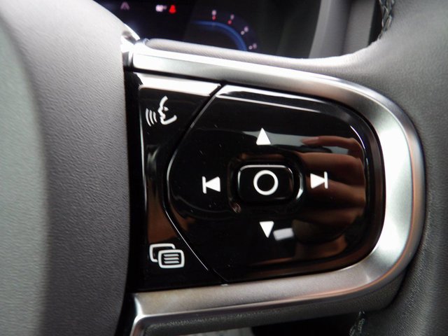 Certified 2024 Volvo XC60 B5 Ultimate w/ Protection Package Premier image 17