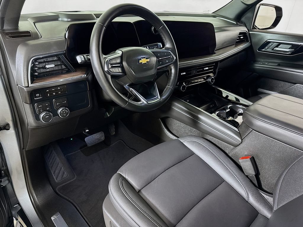 Used 2026 Chevrolet Suburban LT w/ Comfort Package AWD/4WD image 7