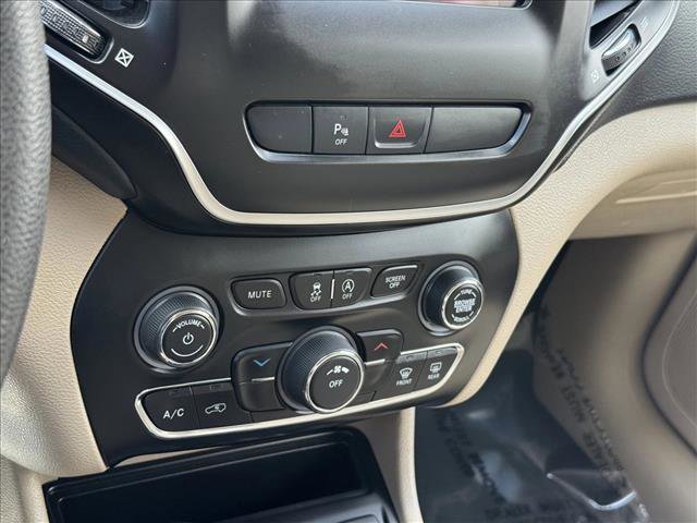 Used 2020 Jeep Cherokee Latitude w/ Mobile Office Group AWD/4WD image 15